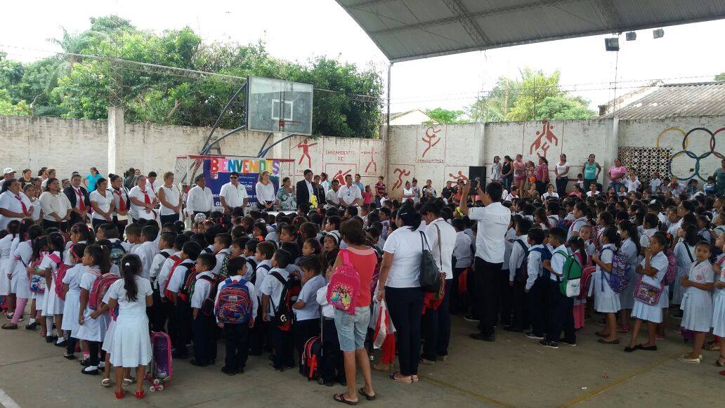 Reconocen al centro educativo “Príncipe de Paz” del departamento de Santa Cruz por su 50 aniversario