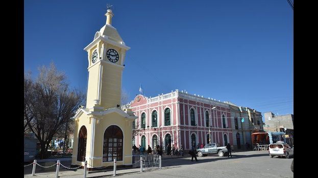 Homenajean al Colegio Nacional Mixto “Antofagasta” de la ciudad de Uyuni
