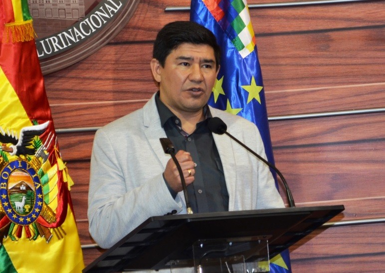 Senador de Chuquisaca pide a transporte pesado levantar bloqueo para no perder sede de Cumbre Judicial