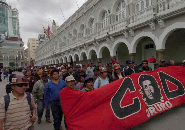 Senado aprueba Declaraciones Camarales en homenaje a las CODs de La Paz y Oruro