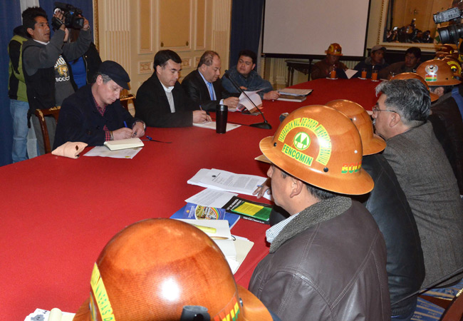 Gonzales exhorta a cooperativistas mineros retomar el diálogo con el Gobierno