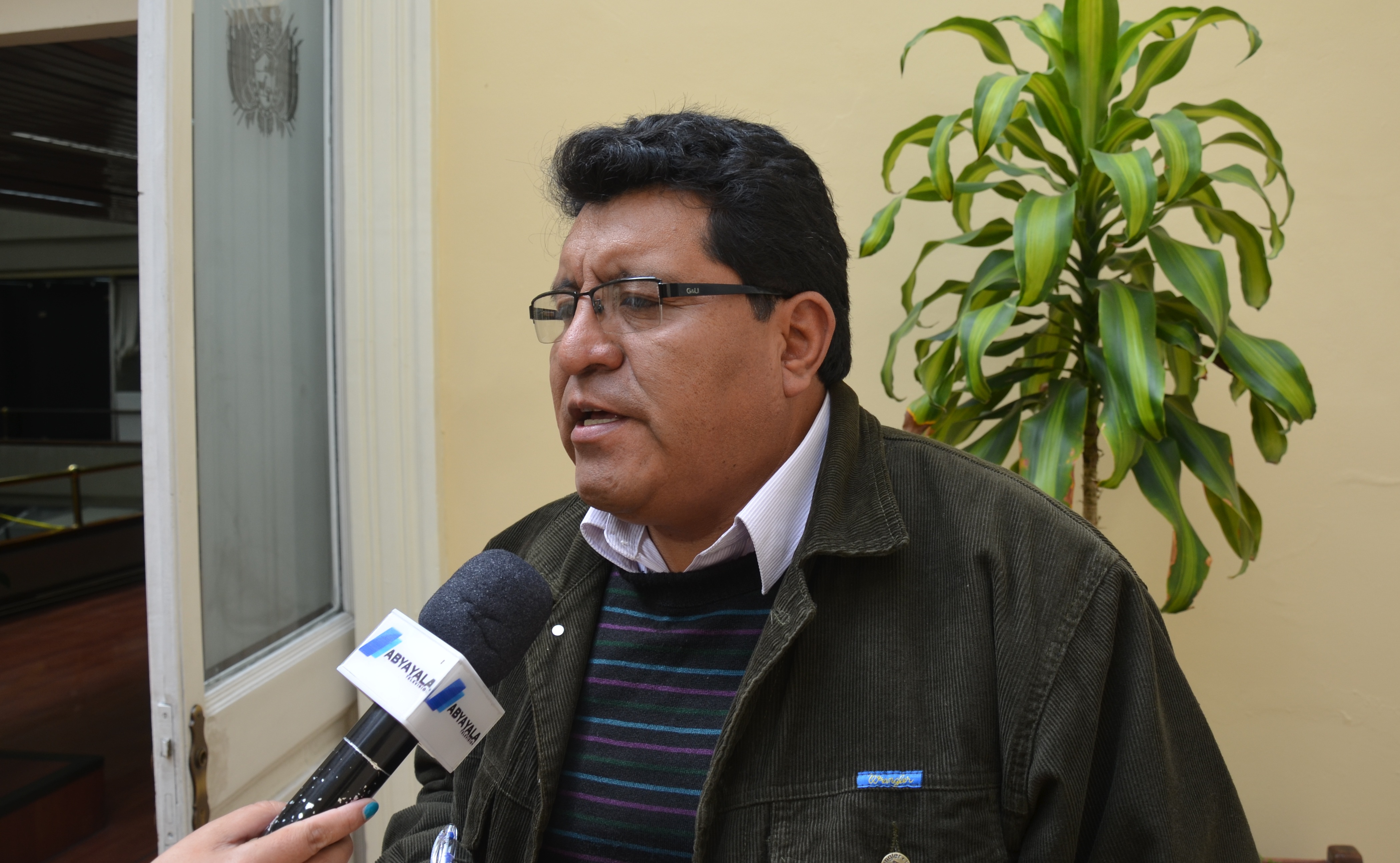 Senador Efraín Chambi expresa apoyo al pedido del presidente Morales de disolver la DEA