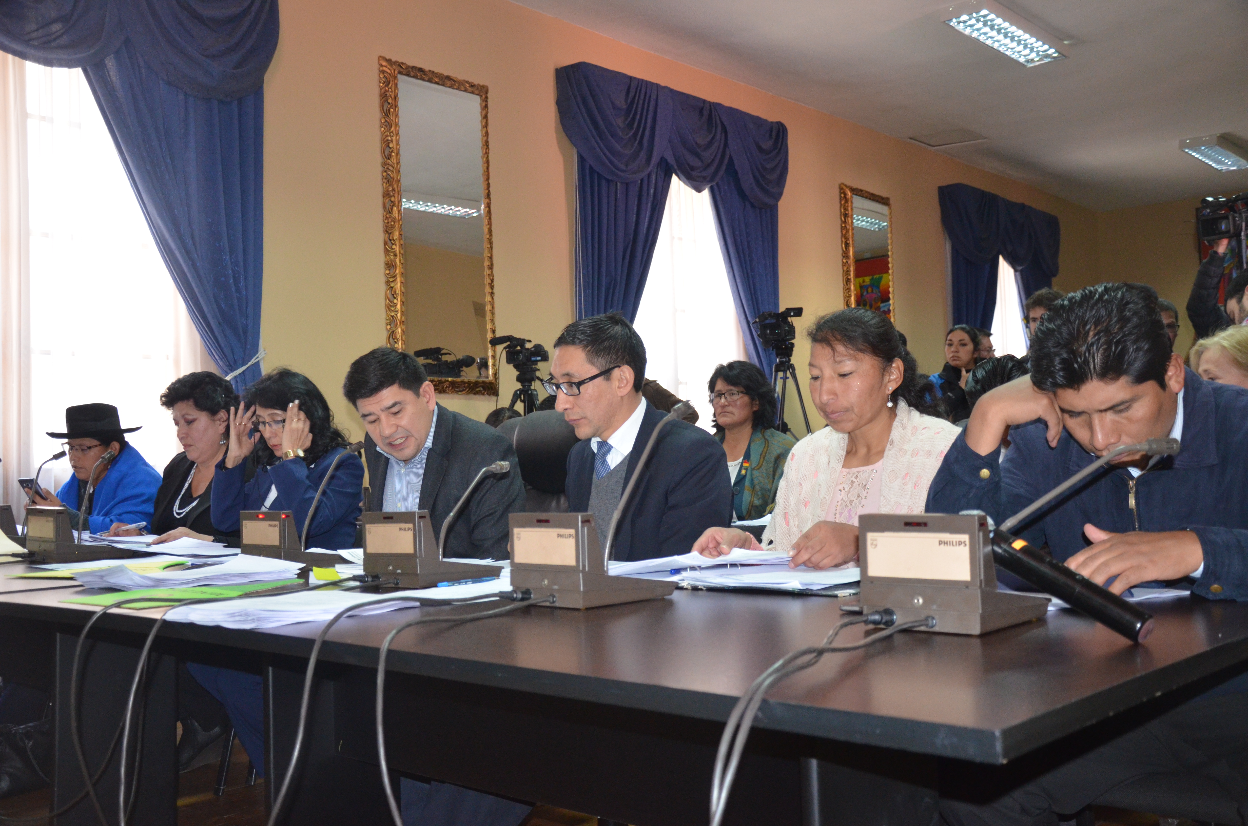 Comisión de Constitución prevé concluir hasta el viernes con la fase de preselección de postulantes a Defensor