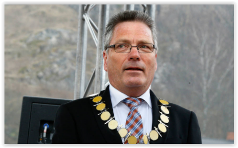 Senado rinde reconocimiento al alcalde de Halden del Reino de Noruega