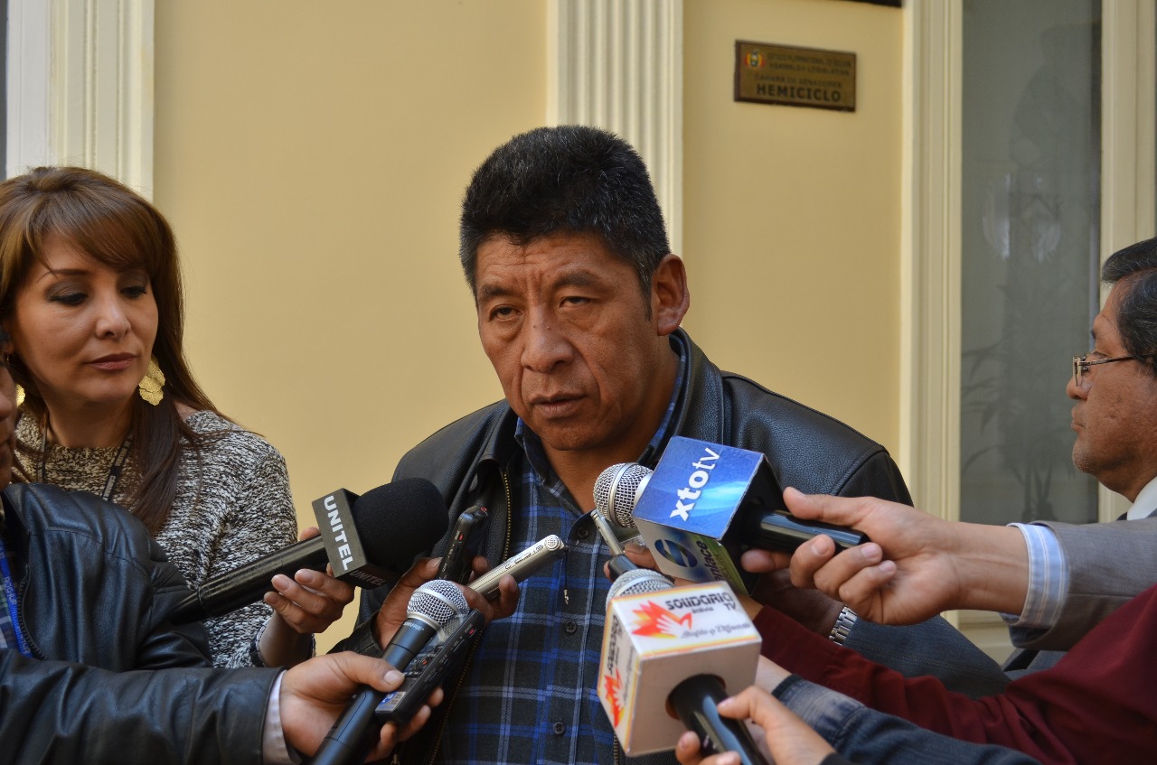 Montes pide a dirigentes que respeten a la COB y revisen estatutos