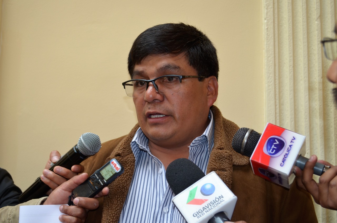 Senador Aguilar afirma que el Gobierno hace los mayores esfuerzos para mejorar el sistema de salud