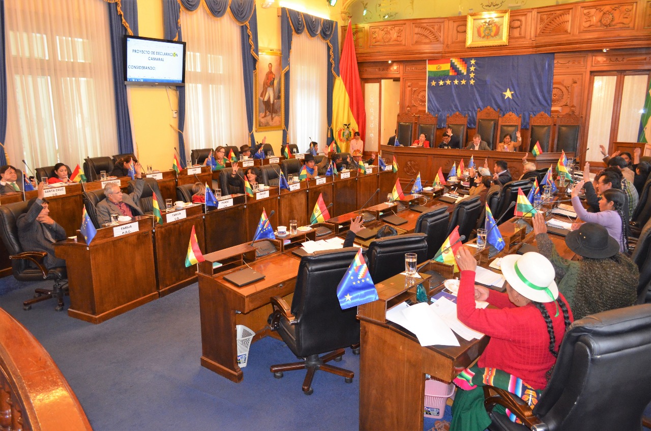 Dos escuelas del Suroeste del departamento de La Paz son homenajeadas por la Cámara de Senadores