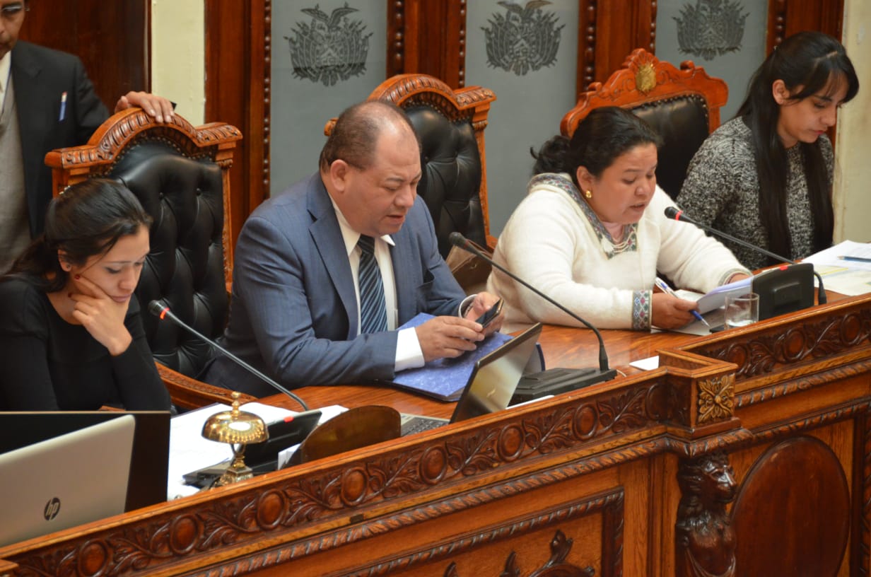 Asamblea otorga voto de confianza al Ministro de Gobierno en acto de interpelación