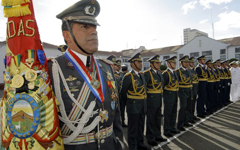 Senado rinde homenaje a las Fuerzas Armadas de Bolivia en su 192 aniversario