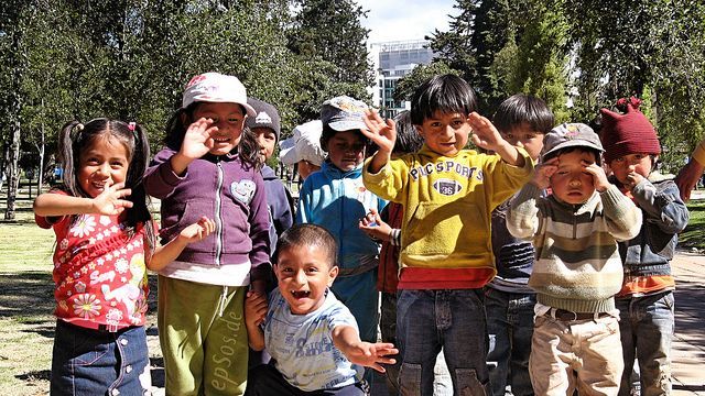 Senadores rinden homenaje a la niñez al recordarse el Día del Niño Boliviano