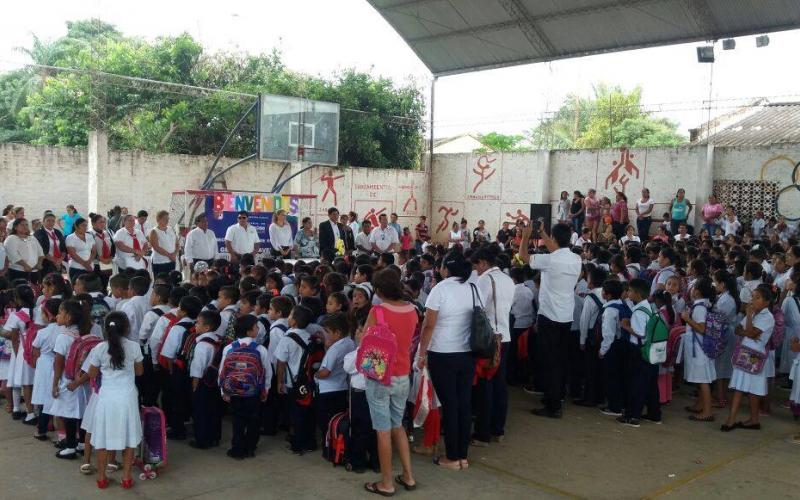 Reconocen al centro educativo “Príncipe de Paz” del departamento de Santa Cruz por su 50 aniversario