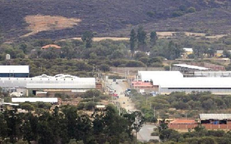 Senado aprueba distinción al “Parque Industrial Santiváñez” por su 39 aniversario de creación 