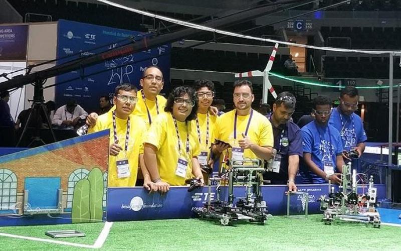 Reconocen a equipo boliviano que participó en evento mundial de robótica