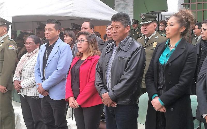 Senador Montes entrega Declaración Camaral a la FELCV “Genoveva Ríos” dependiente de la Policía Boliviana