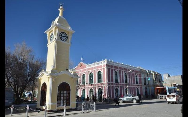 Homenajean al Colegio Nacional Mixto “Antofagasta” de la ciudad de Uyuni