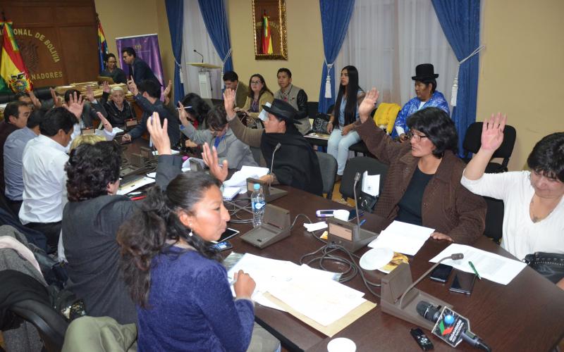 Comisión Mixta de Constitución habilita a 64 postulantes a Defensor del Pueblo