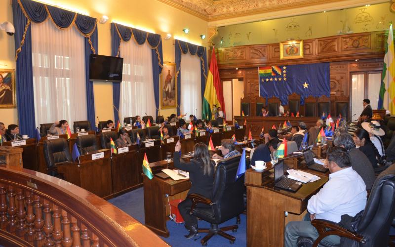 Senado sanciona Contrato Administrativo Minero entre el AJAM y ECEBOL