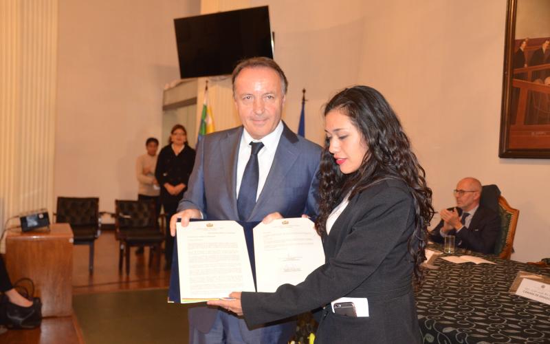 Senado entrega reconocimiento a la “Cooperación Franco – Boliviana” por su aporte y cooperación a la educación