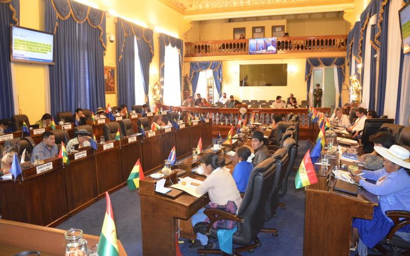 Senado restituye el derecho propietario del bien inmueble denominado “Escuela de la comunidad Suipacha”