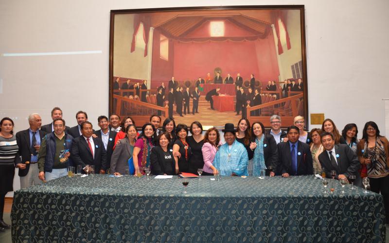 Senadora Apaza entrega reconocimiento a UNICEF en su 70 aniversario de creación