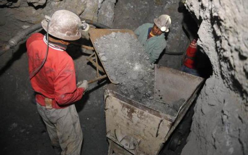 Senado sanciona dos leyes que aprueban 85 Contratos Administrativos Mineros para cinco departamentos