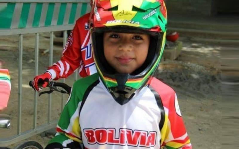 Homenajean a niño Sebastián Ordóñez que logró el Campeonato Mundial de Bicicross