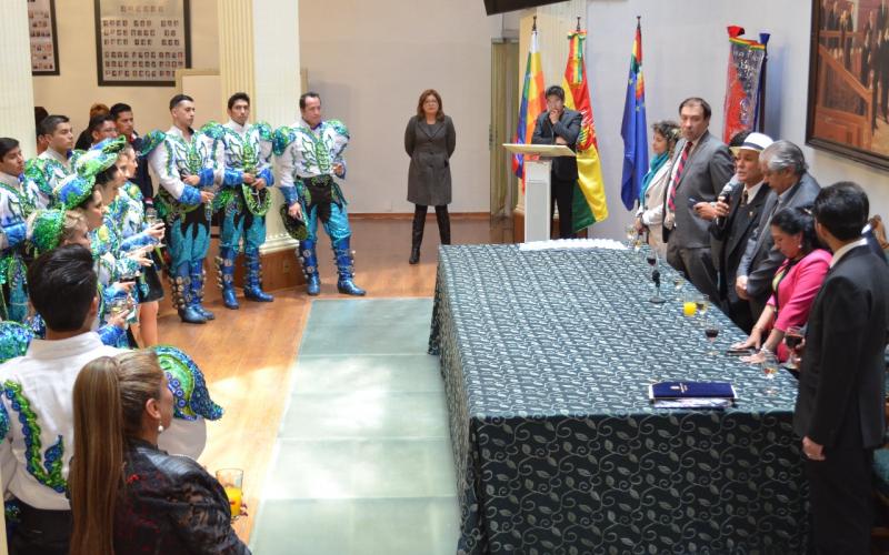 Senado otorga reconocimiento a Caporales San Simón de Cochabamba por llevar en alto el nombre de Bolivia a lo largo de 39 años
