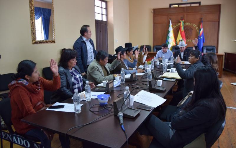 Comisión Mixta aprueba informe que acepta renuncia de Tezanos Pinto a la Defensoría del Pueblo