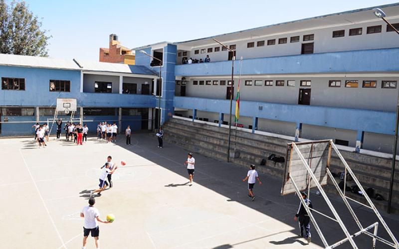 Senado homenajea al colegio nacional “San Luis” del departamento de Tarija por sus 163 años