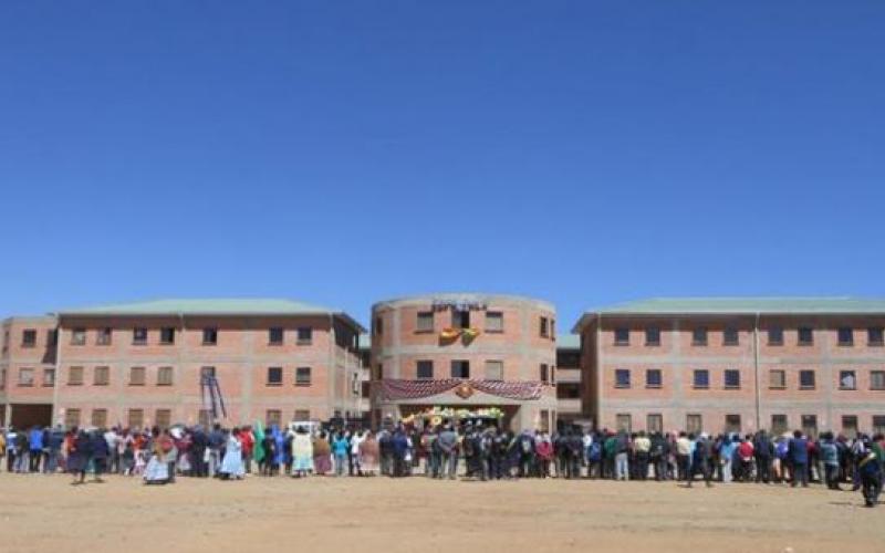 Senado reconoce labor institucional de la Escuela de Maestros “El Alto” por sus doce años