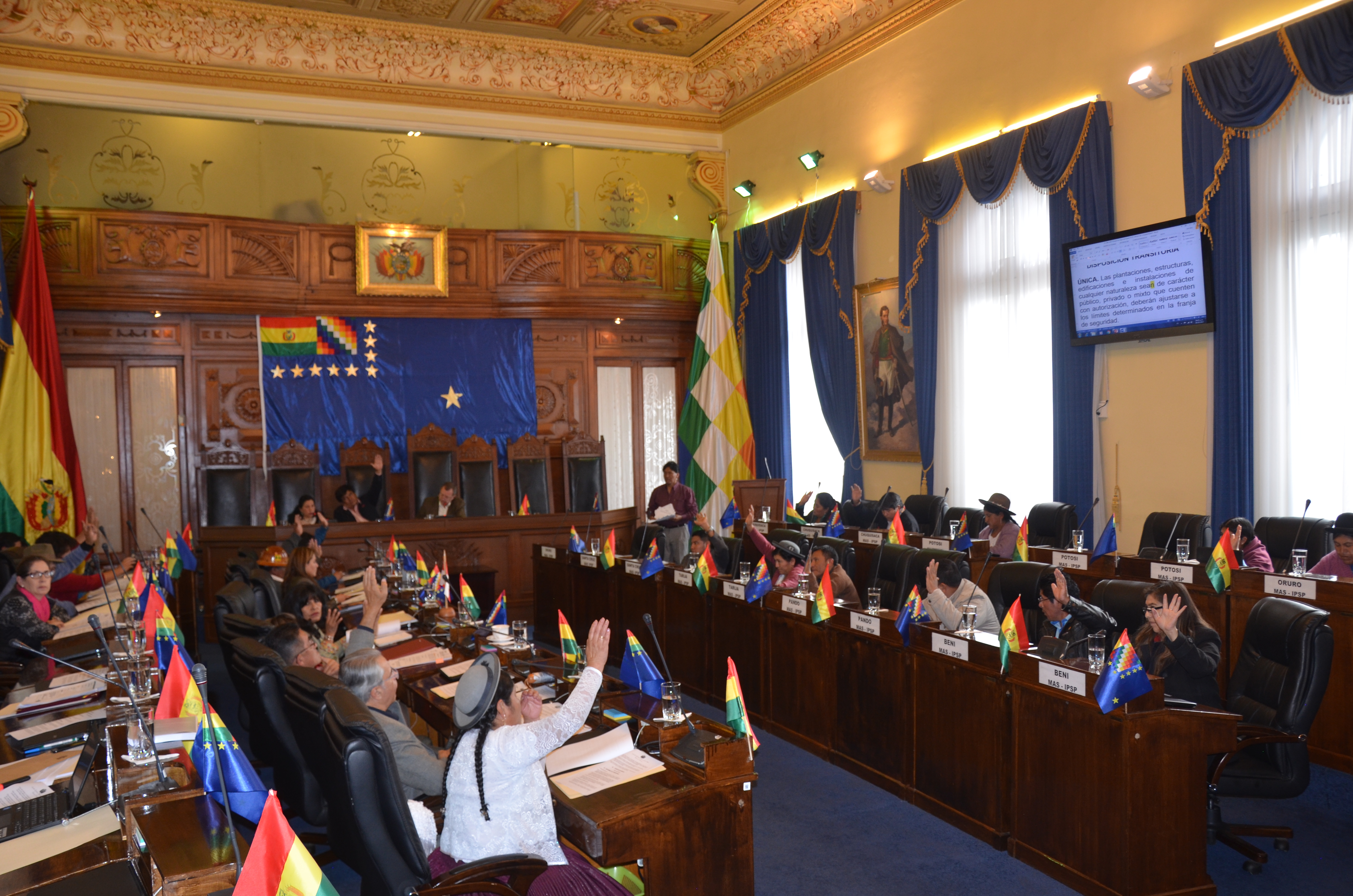Unidad Educativa “República de Bolivia” celebra 50 años de trayectoria y el Senado le rinde homenaje